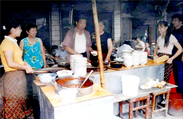 让胡辣汤香飘世界